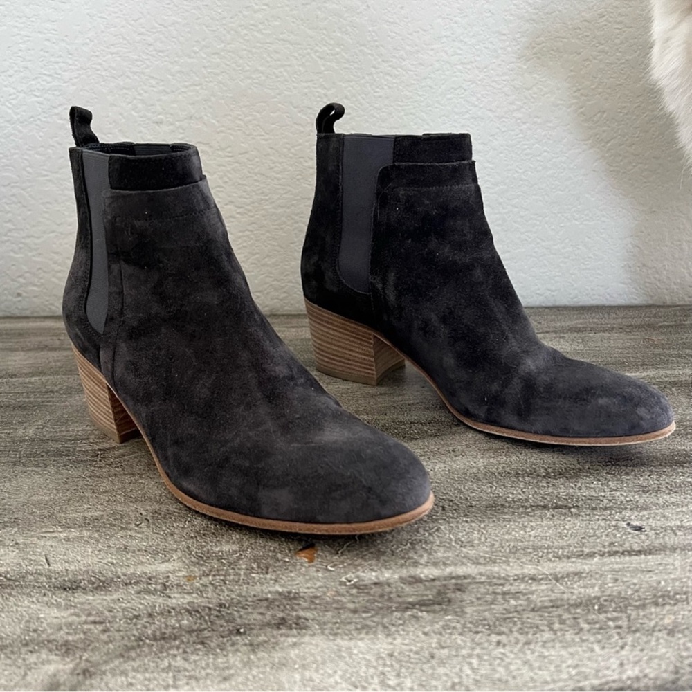 Vince Boots Hallie Gray Suede Stacked Heel Slip On Ankle Chelsea Boots Size 6.5
